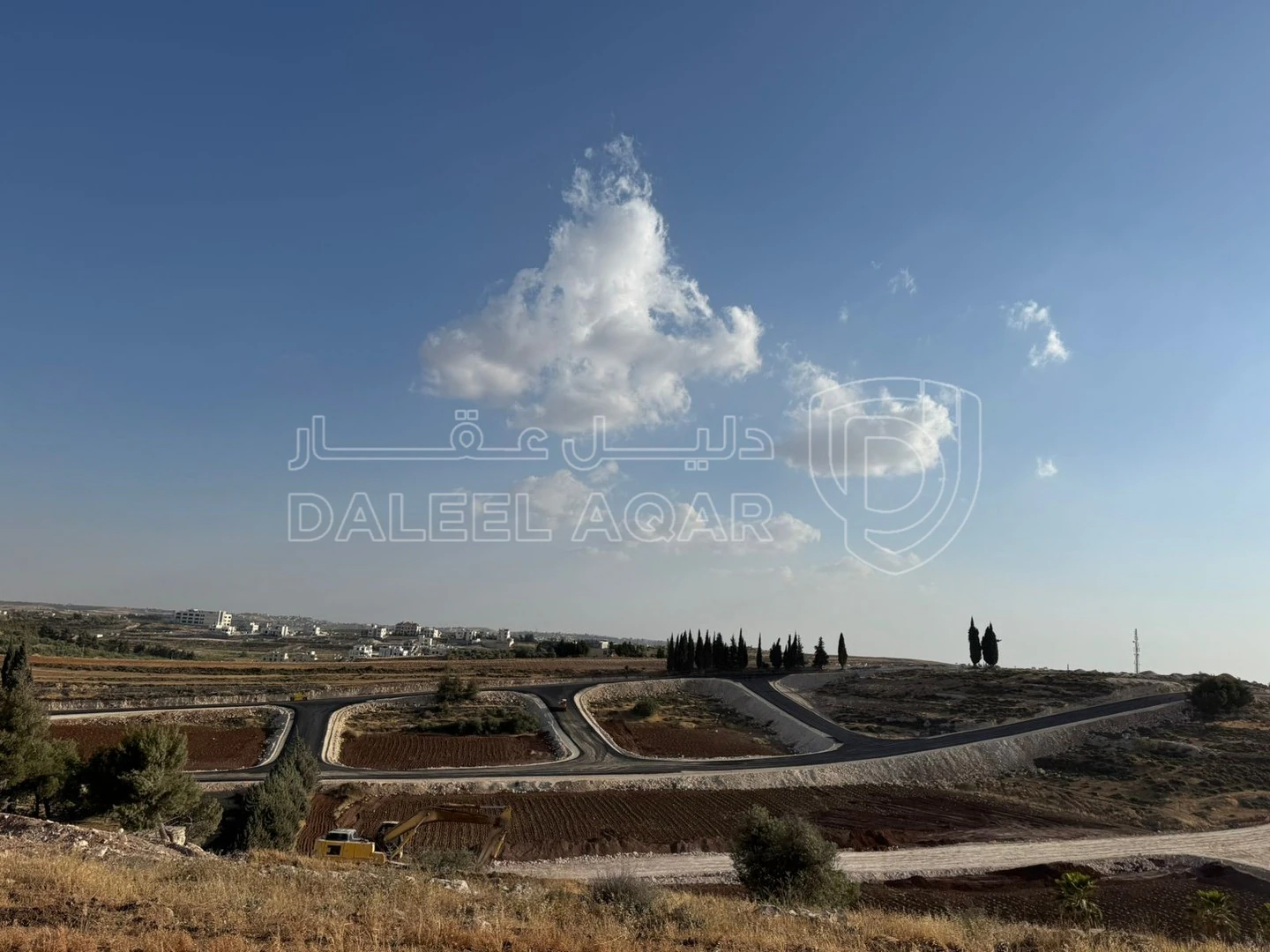أرض في بلعاس - يبعد 6 دقائق عن طريق المطار  - 187,500 دأ - صورة 1